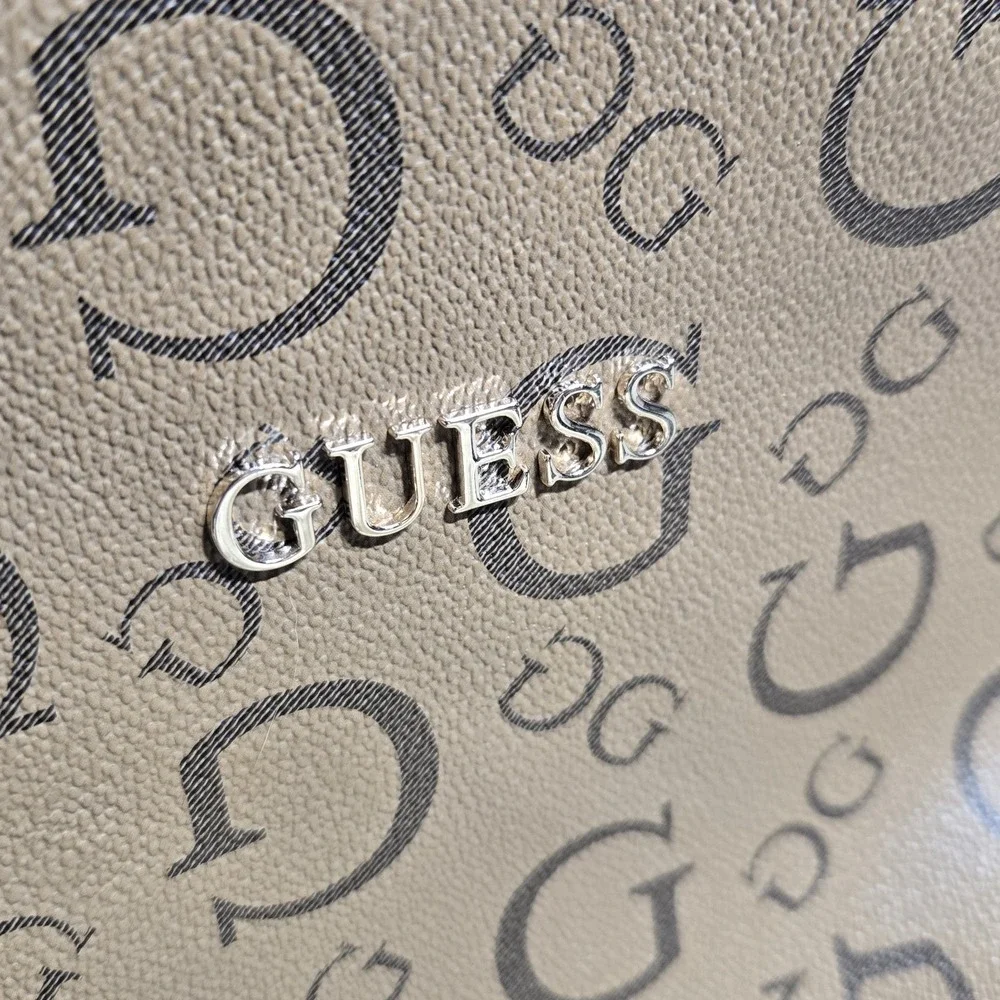 GUESS‎ Make Up Cosmetic Bag Zip Top Closure Brown Tones Gold Tone Trim LOGO